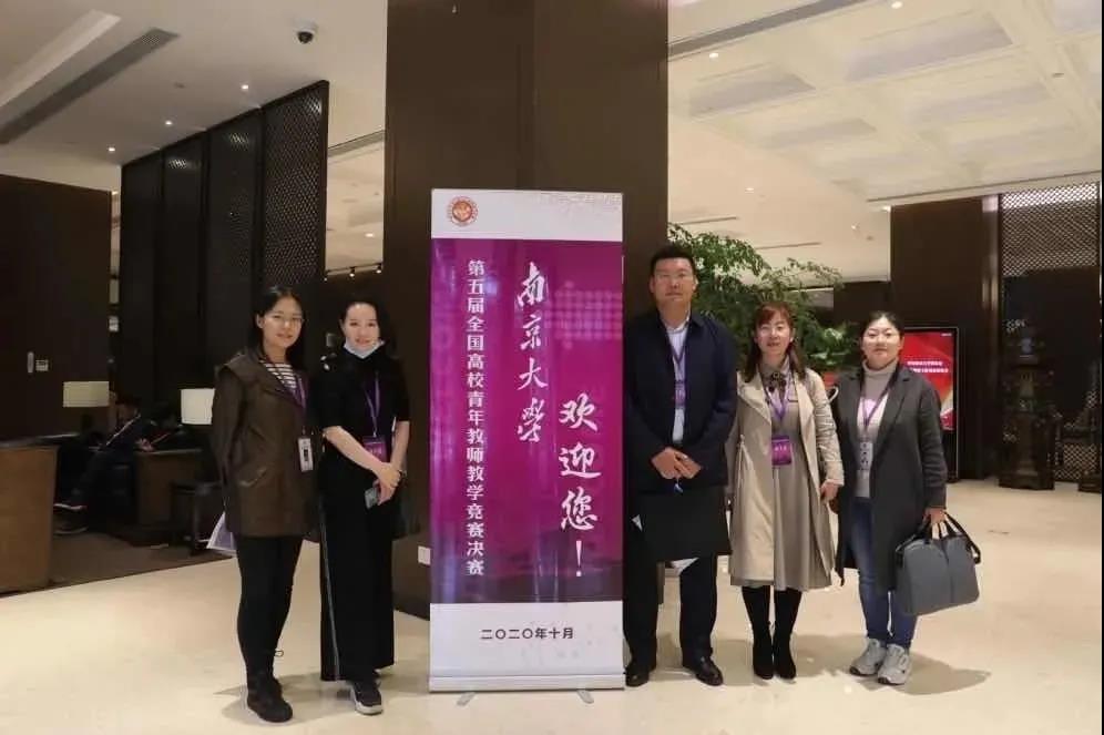 左二为叶紫老师